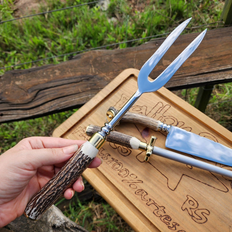 Kit Churrasco Artesanal Forjado em Aço Carbono 5160, com Cabo de Chifre de Cervo